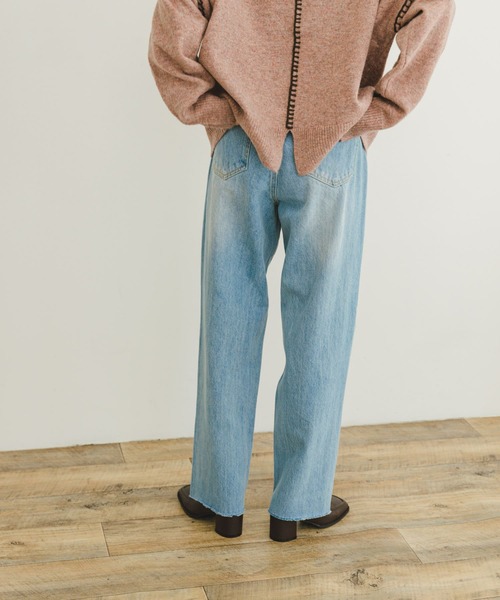 ITEMS URBANRESEARCH（アイテムズ アーバンリサーチ）の「ストレートデニム（デニムパンツ・レディース・ライトブルー/ブラック・SMALL/MEDIUM）」の17枚目の写真