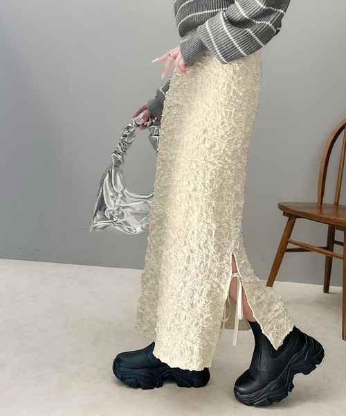 classicalelf（クラシカルエルフ）の「女性らしさを引き立てる。ジャガード素材サイドスリットジャガードリボンスカート（スカート・レディース・ブラック/アイボリー・LARGE/MEDIUM/SMALL/X-LARGE）」の4枚目の写真