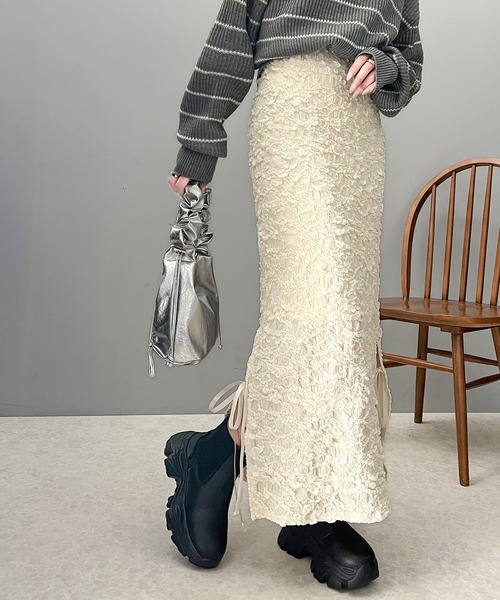 classicalelf（クラシカルエルフ）の「女性らしさを引き立てる。ジャガード素材サイドスリットジャガードリボンスカート（スカート・レディース・ブラック/アイボリー・LARGE/MEDIUM/SMALL/X-LARGE）」の3枚目の写真