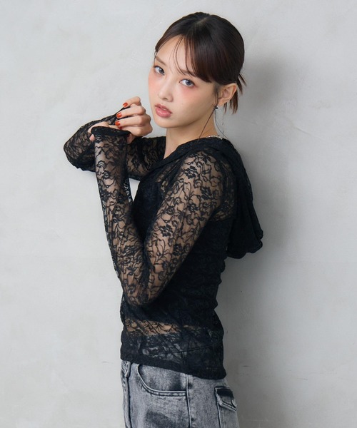 ENVYM（アンビー）の「レースショートフーディトップス（シャツ/ブラウス・レディース・ホワイト/ブラック・FREE）」の7枚目の写真