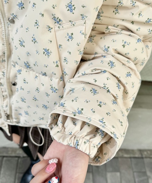 Loueme（ルエム）の「フラワーショートパデットジャケット（ダウン 