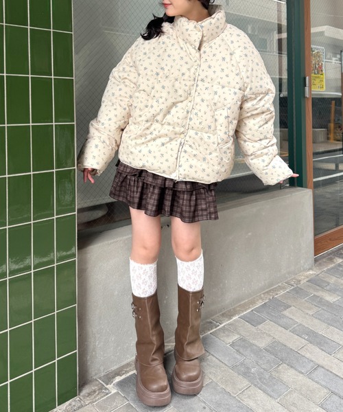 Loueme（ルエム）の「フラワーショートパデットジャケット（ダウン
