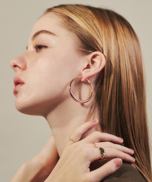 ciite'（シーテ）の「ボリューム フープイヤリング  (両耳用)（イヤリング・レディース・シルバー/ゴールド/ピンクゴールド・FREE）」の6枚目の写真