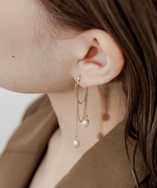 SMELLY(スメリー)の「ドロップパールチェーンループピアス(ピアス(両耳用)・レディース・ゴールド・-)」の3枚目の写真
