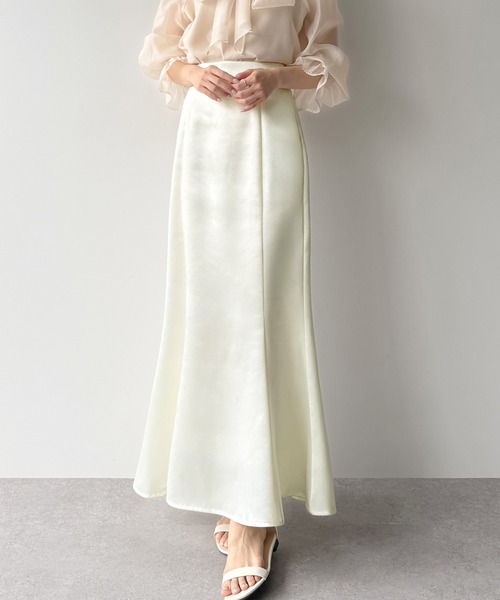 mipiarl(ミピアール)の「薄手サテンフレアマーメイドスカート(スカート・レディース・ブラック/アイボリー/ライトグレー・SMALL/MEDIUM/LARGE)」の2枚目の写真