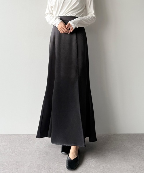 mipiarl(ミピアール)の「薄手サテンフレアマーメイドスカート(スカート・レディース・ブラック/アイボリー/ライトグレー・SMALL/MEDIUM/LARGE)」の1枚目の写真