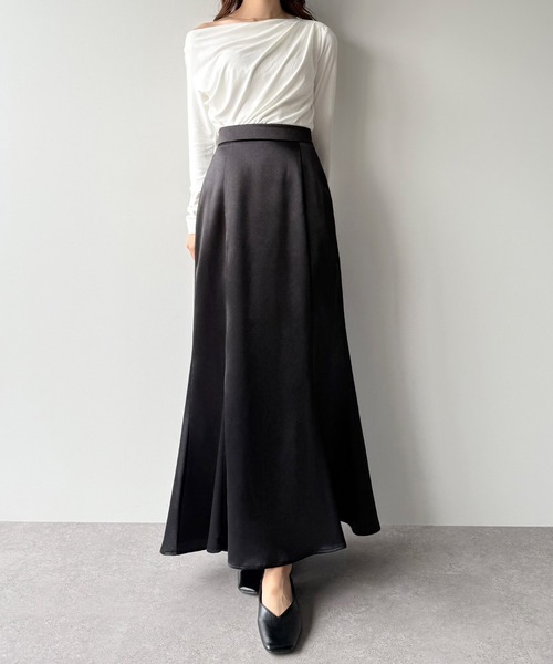 mipiarl(ミピアール)の「薄手サテンフレアマーメイドスカート(スカート・レディース・ブラック/アイボリー/ライトグレー・SMALL/MEDIUM/LARGE)」の4枚目の写真