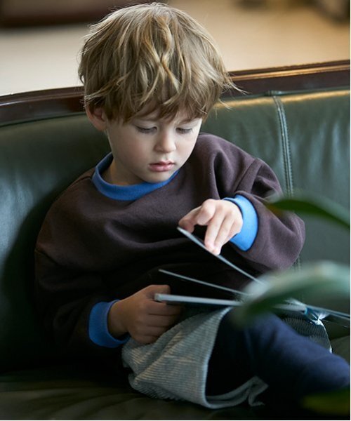 petit main(プティマイン)の「【GOODPRICE】配色裏起毛トレーナー(スウェット・キッズ・ブルー/ダークブラウン/ライトグリーン/ホワイト系その他・80cm/90cm/100cm/110cm/120cm/130cm)」の6枚目の写真