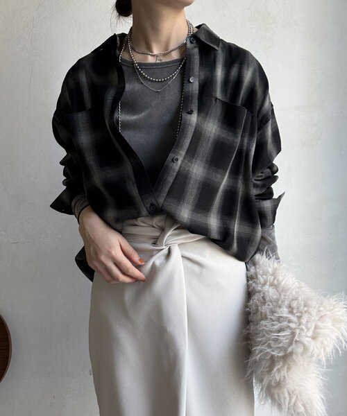 DouDou(ドゥドゥ)の「【WEB限定】チェックBIGシャツ(シャツ/ブラウス・レディース・ブラック/オレンジ・FREE)」の4枚目の写真