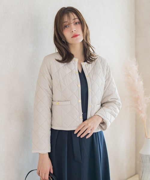 ketty（ケティ）の「ファイングロスキルティングノーカラージャケット（ダウンジャケット/コート・レディース・ブラウン/オフホワイト/チャコールグレー/ブラック・M）」の14枚目の写真