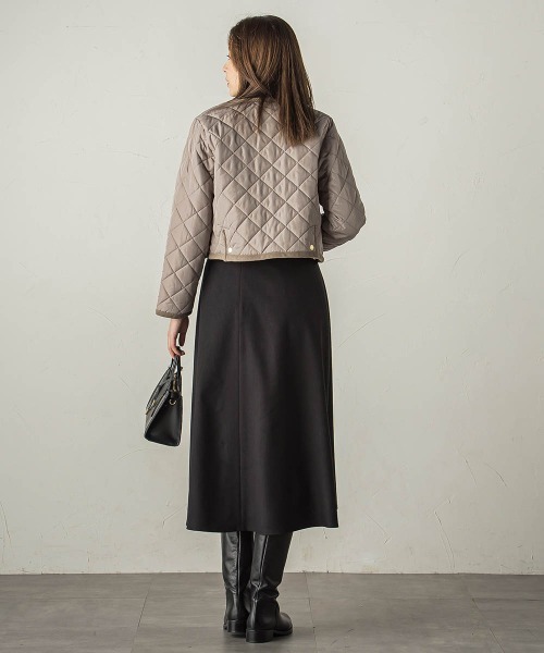 ketty（ケティ）の「ファイングロスキルティングノーカラージャケット（ダウンジャケット/コート・レディース・ブラウン/オフホワイト/チャコールグレー/ブラック・M）」の8枚目の写真