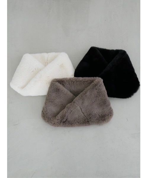 TRUNC（トランクエイティーエイト）の「Recycled Fur Snood（ネックウォーマー/スヌード・レディース・アイボリー/ブラック/グレイッシュベージュ・FREE）」の9枚目の写真