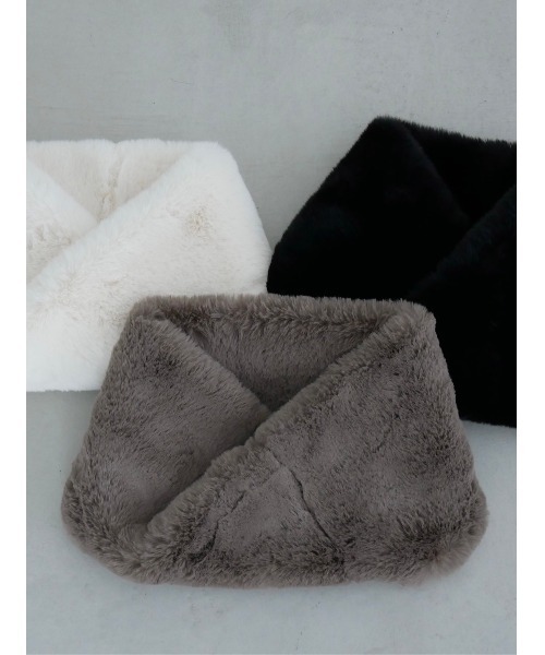TRUNC（トランクエイティーエイト）の「Recycled Fur Snood（ネックウォーマー/スヌード・レディース・アイボリー/ブラック/グレイッシュベージュ・FREE）」の8枚目の写真