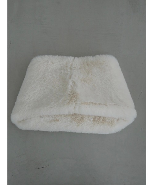 TRUNC（トランクエイティーエイト）の「Recycled Fur Snood（ネックウォーマー/スヌード・レディース・アイボリー/ブラック/グレイッシュベージュ・FREE）」の4枚目の写真