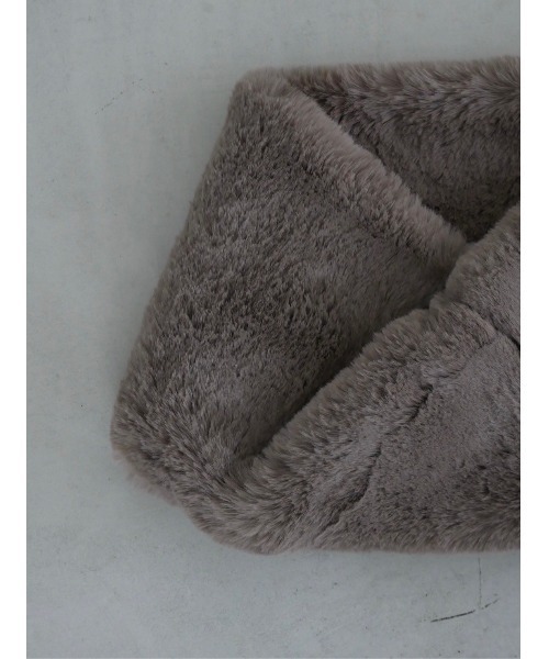 TRUNC（トランクエイティーエイト）の「Recycled Fur Snood（ネックウォーマー/スヌード・レディース・アイボリー/ブラック/グレイッシュベージュ・FREE）」の17枚目の写真