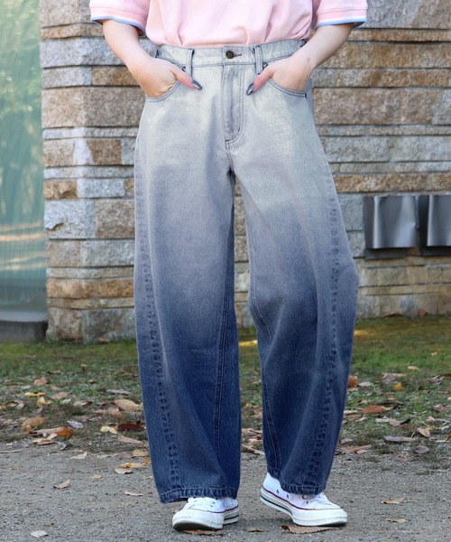 KRIFF MAYER Lady's Collection（クリフメイヤーレディースコレクション）の「グラデーション バレルレッグ カーブパンツ（デニムパンツ・レディース・ライトブルー/ブラック/ダークブルー・LARGE/MEDIUM）」の3枚目の写真