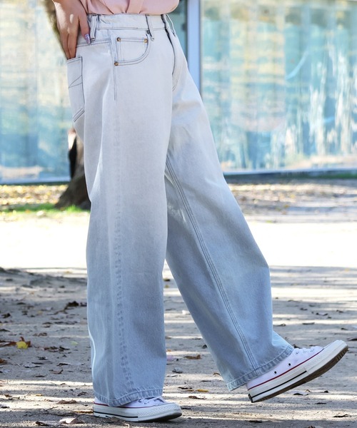 KRIFF MAYER Lady's Collection（クリフメイヤーレディースコレクション）の「グラデーション バレルレッグ カーブパンツ（デニムパンツ・レディース・ライトブルー/ブラック/ダークブルー・LARGE/MEDIUM）」の2枚目の写真