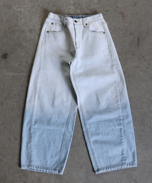 KRIFF MAYER Lady's Collection（クリフメイヤーレディースコレクション）の「グラデーション バレルレッグ カーブパンツ（デニムパンツ・レディース・ライトブルー/ブラック/ダークブルー・LARGE/MEDIUM）」の14枚目の写真