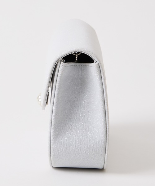 AIMER(エメ)の「ラメ×パールモチーフフラップパーティーバッグ(クラッチバッグ・レディース・シルバー/ベージュ/ブラック・FREE)」の16枚目の写真