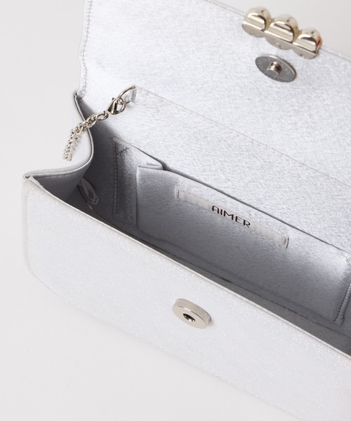 AIMER(エメ)の「ラメ×パールモチーフフラップパーティーバッグ(クラッチバッグ・レディース・シルバー/ベージュ/ブラック・FREE)」の19枚目の写真