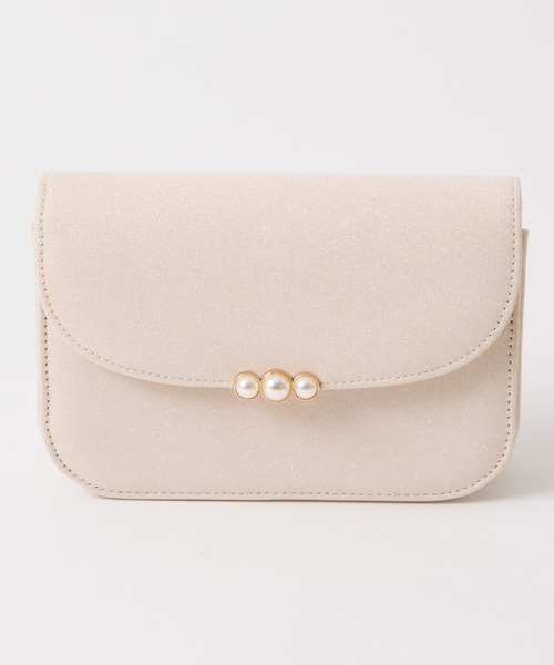 AIMER(エメ)の「ラメ×パールモチーフフラップパーティーバッグ(クラッチバッグ・レディース・シルバー/ベージュ/ブラック・FREE)」の4枚目の写真