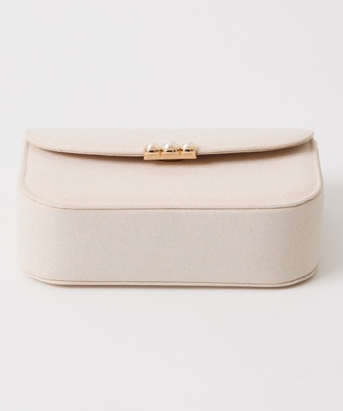 AIMER(エメ)の「ラメ×パールモチーフフラップパーティーバッグ(クラッチバッグ・レディース・シルバー/ベージュ/ブラック・FREE)」の7枚目の写真