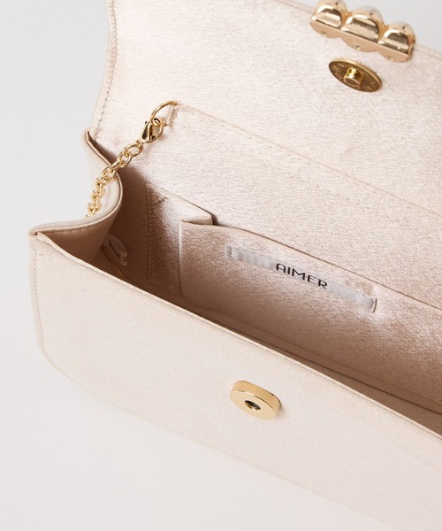 AIMER(エメ)の「ラメ×パールモチーフフラップパーティーバッグ(クラッチバッグ・レディース・シルバー/ベージュ/ブラック・FREE)」の8枚目の写真