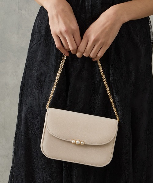 AIMER(エメ)の「ラメ×パールモチーフフラップパーティーバッグ(クラッチバッグ・レディース・シルバー/ベージュ/ブラック・FREE)」の14枚目の写真