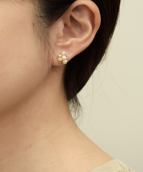 CALIN STANDARD(カリンスタンダード)の「◆金属アレルギー対応◆◆made in japan◆【痛くない】【落ちにくい】【ストレスフリーな着け心地】バブルパール ループフィットイヤリング(イヤリング・レディース・クリア/ホワイト・FREE)」の4枚目の写真