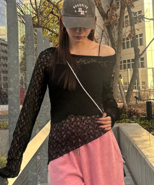 FOREVER 21（フォーエバー トゥエンティーワン）の「【2025SS】アソートシアー2WAYショルダートップス（Tシャツ/カットソー・レディース・グレー/オフホワイト/カーキ/ブラック・MEDIUM/SMALL）」の3枚目の写真