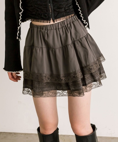 OLIVE des OLIVE（オリーブデオリーブ）の「裾レースティアードミニスカート（スカート・レディース・チャコールグレー/オフホワイト/ブラウン・FREE）」の5枚目の写真
