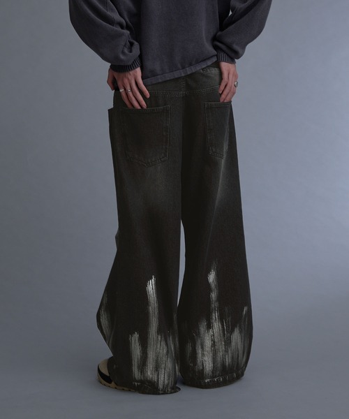 ILLMAZE（イルメイズ）の「【ILLMAZE】Low-rise silver foil wide denim / ローライズ 箔コーティング ワイドデニムパンツ（デニムパンツ・メンズ・ブラック・L/M/S）」の5枚目の写真