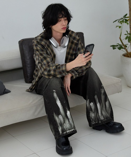 ILLMAZE（イルメイズ）の「【ILLMAZE】Low-rise silver foil wide denim / ローライズ 箔コーティング ワイドデニムパンツ（デニムパンツ・メンズ・ブラック・L/M/S）」の21枚目の写真