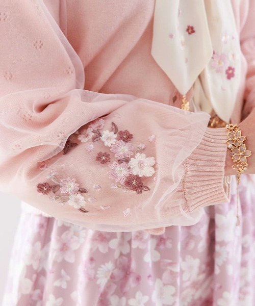 axes femme(アクシーズファム)の「サクラ刺繍チュール袖カーディガン(カーディガン/ボレロ・レディース・ピンク/ラベンダー/キナリ・FREE)」の7枚目の写真