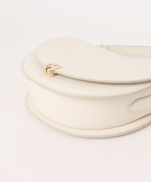 セール☆COLE HAAN エビ−サドルバッグ（アイボリー） セール】エビ－サドルバッグ womens（ショルダーバッグ）｜COLE