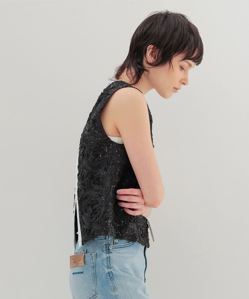 BAUM UND PFERDGARTEN(バウムウンドヘルガーデン)の「BAUM UND PFERDGARTEN / MEGAN Roses and Sequins(スパンコールスリーブレスブラウス 24018)(シャツ/ブラウス・レディース・ブラック・36)」の14枚目の写真
