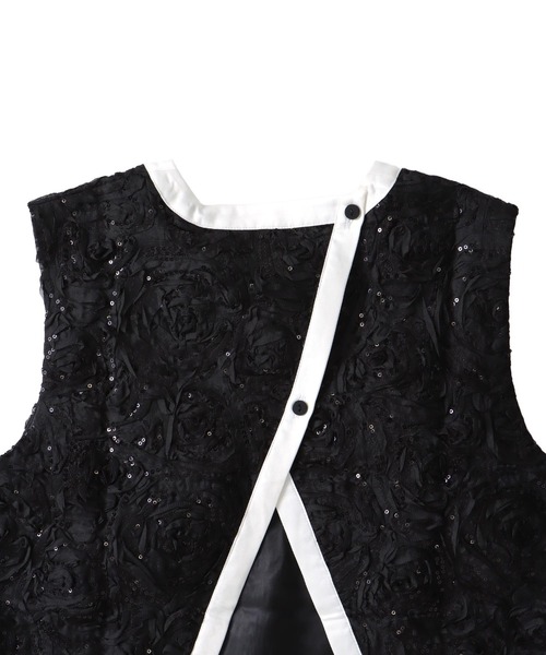 BAUM UND PFERDGARTEN(バウムウンドヘルガーデン)の「BAUM UND PFERDGARTEN / MEGAN Roses and Sequins(スパンコールスリーブレスブラウス 24018)(シャツ/ブラウス・レディース・ブラック・36)」の3枚目の写真