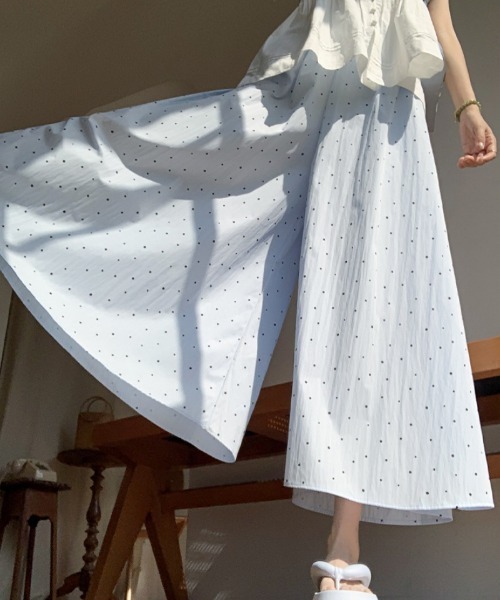 Ritzy(リッツィー)の「水玉柄シワ感ワイドクロップドパンツ 3色展開(スカート・レディース・ブラック/ブルー/ベージュ・M/L)」の14枚目の写真