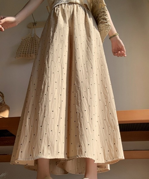 Ritzy(リッツィー)の「水玉柄シワ感ワイドクロップドパンツ 3色展開(スカート・レディース・ブラック/ブルー/ベージュ・M/L)」の10枚目の写真