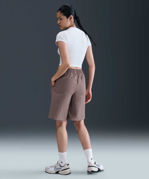 NIKE（ナイキ）の「ナイキ スポーツウェア チル ニット ウィメンズ クロップド Tシャツ / Nike Sportswear Chill Knit Women's Cropped T-Shirt HF9539-100 White（Tシャツ/カットソー・レディース・ホワイト・L/XS/XL/S/M）」の11枚目の写真