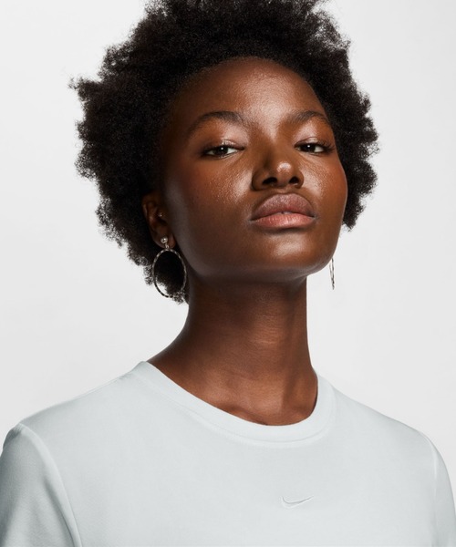 NIKE（ナイキ）の「ナイキ スポーツウェア チル ニット ウィメンズ クロップド Tシャツ / Nike Sportswear Chill Knit Women's Cropped T-Shirt HF9539-100 White（Tシャツ/カットソー・レディース・ホワイト・L/XS/XL/S/M）」の2枚目の写真