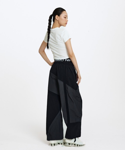 NIKE（ナイキ）の「ナイキ スポーツウェア チル ニット ウィメンズ クロップド Tシャツ / Nike Sportswear Chill Knit Women's Cropped T-Shirt HF9539-100 White（Tシャツ/カットソー・レディース・ホワイト・L/XS/XL/S/M）」の5枚目の写真