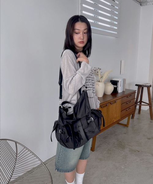 FOLLOWIN（フォロウィン）の「オフショルダーレタリングニット（Tシャツ/カットソー・レディース・ブラック/アイボリー/グレー・FREE）」の15枚目の写真