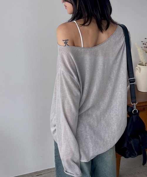 FOLLOWIN（フォロウィン）の「オフショルダーレタリングニット（Tシャツ/カットソー・レディース・ブラック/アイボリー/グレー・FREE）」の21枚目の写真