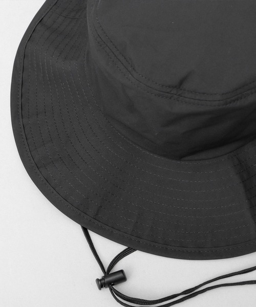 A.M.S.(エーエムエス)の「遮光率・UVカット率100% 体感-17℃ 撥水ナイロン つば広 アドベンチャー 日傘ハット(ハット・メンズ・グレー/アイボリー/ブラック・FREE)」の13枚目の写真
