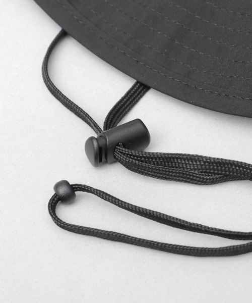 A.M.S.(エーエムエス)の「遮光率・UVカット率100% 体感-17℃ 撥水ナイロン つば広 アドベンチャー 日傘ハット(ハット・メンズ・グレー/アイボリー/ブラック・FREE)」の18枚目の写真