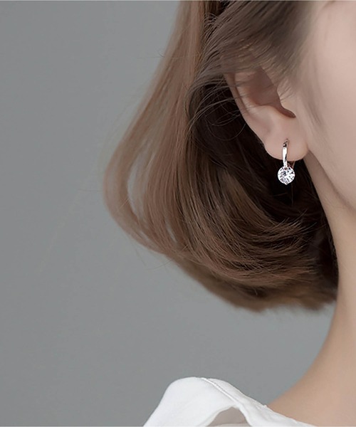 LA VORAGINE(ラ ヴォラジネ)の「ジルコンフープピアス(ピアス(両耳用)・レディース・ゴールド/シルバー系1/シルバー/ゴールド系1・FREE)」の5枚目の写真