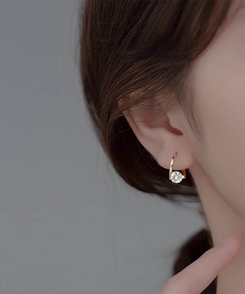 LA VORAGINE(ラ ヴォラジネ)の「ジルコンフープピアス(ピアス(両耳用)・レディース・ゴールド/シルバー系1/シルバー/ゴールド系1・FREE)」の6枚目の写真