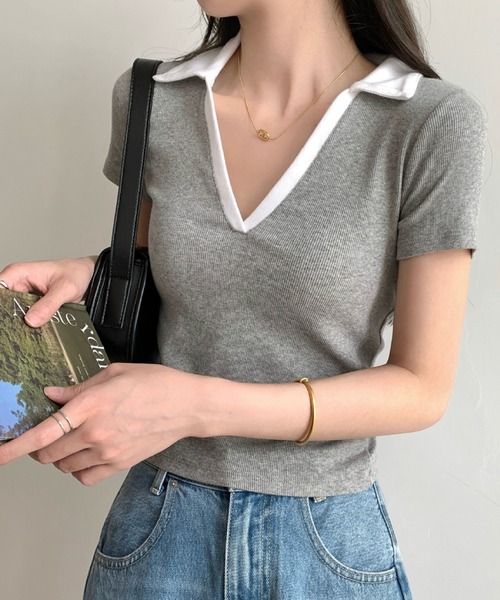 2ly2（トゥーリートゥー）の「トレンド感抜群！襟付きVネックリブ半袖トップス（Tシャツ/カットソー・レディース・グレー/ネイビー・FREE）」の8枚目の写真
