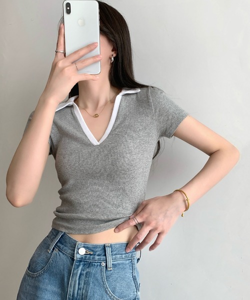 2ly2（トゥーリートゥー）の「トレンド感抜群！襟付きVネックリブ半袖トップス（Tシャツ/カットソー・レディース・グレー/ネイビー・FREE）」の10枚目の写真